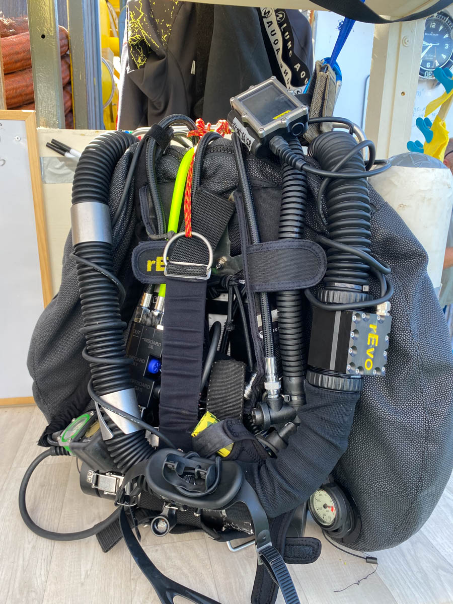 meandmyrEvo – Gombessa Expedition Unit – rEvo Rebreathers